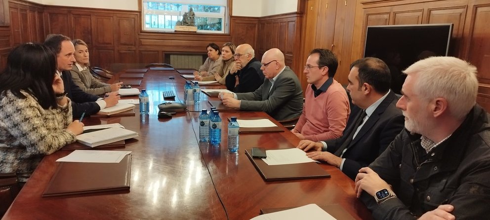 Reunión entre miembros de Logidigal y directivos del Puerto de Vigo.