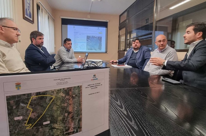 Reunión do alcalde de Valdoviño con representantes de Cofer.