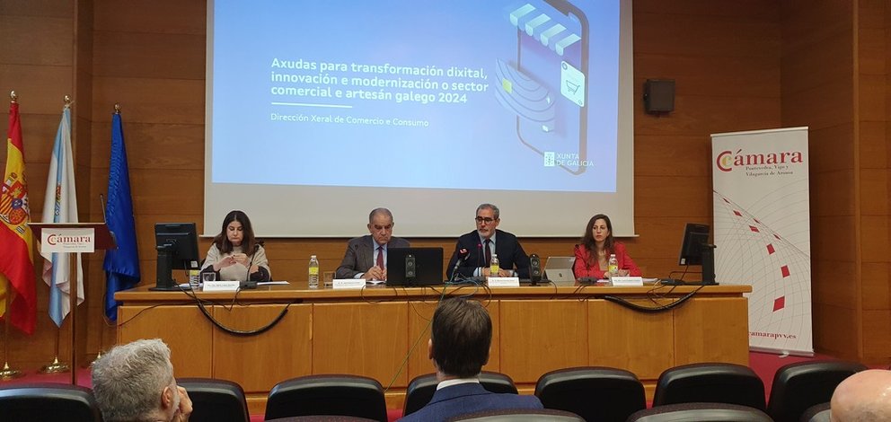 Jornada informativa orgganziada por la CCPVV sobre las ayudas para la transformación digital del sector comercial gallego.