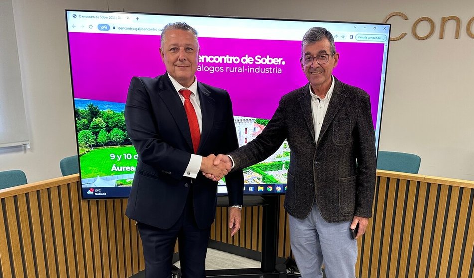 O presidente do Consello Reitor de Cesuga, Venancio Salcines, e o alcalde de Sober, Luis Fernández, presentaron "O encontro de Sober".