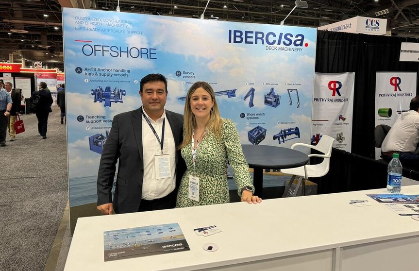 Representante de la empresa Ibercisa junto a la representante del GOE-Asime en la Offshore Technology Conference de Houston.